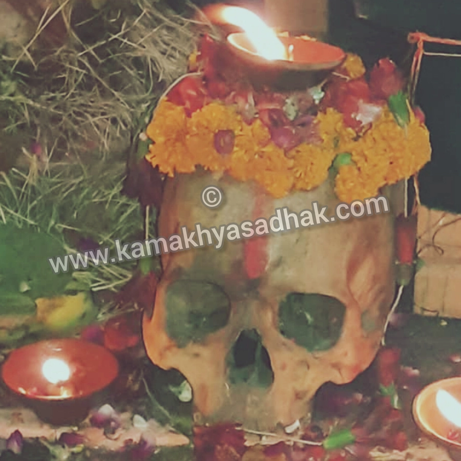Aghori tantrik kapalik baba in kamakhya temple performs sadhna in ambubachi mela